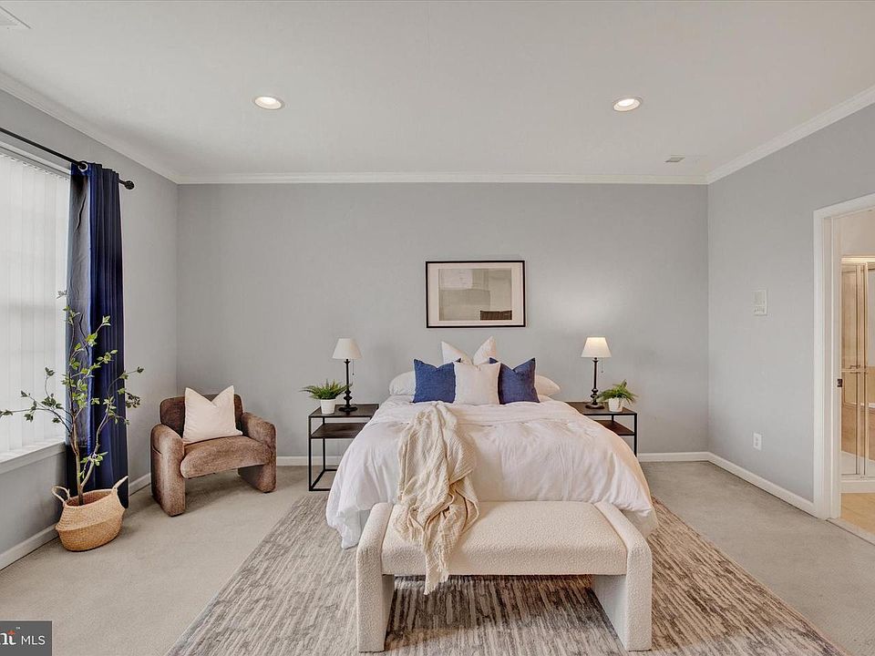1st image of 1650 Mohegan Dr Unit L