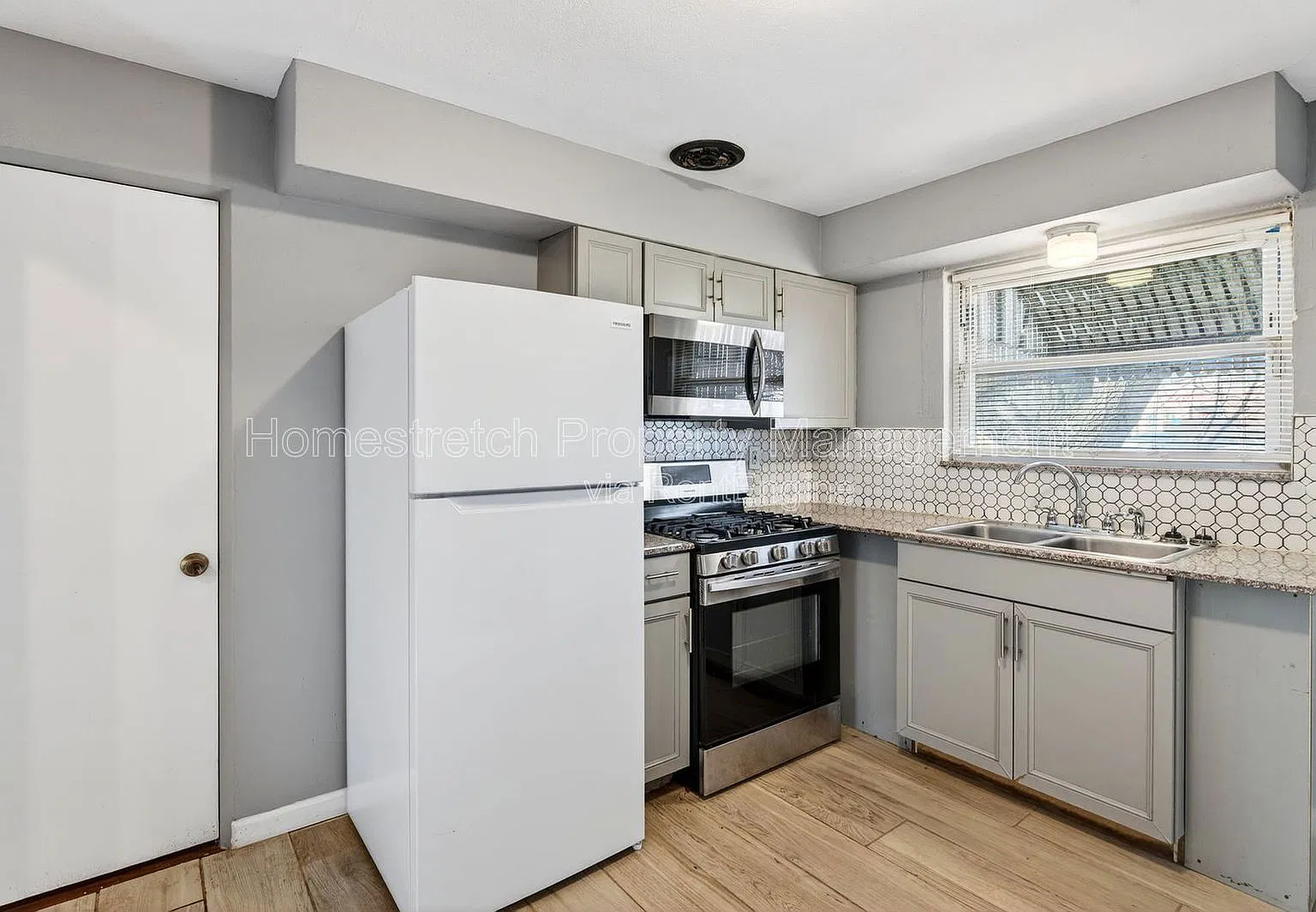 1 bed, 1.0 bath, $799 — Photo 2