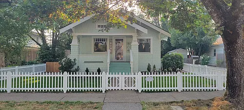 586 Grove St Photo 1