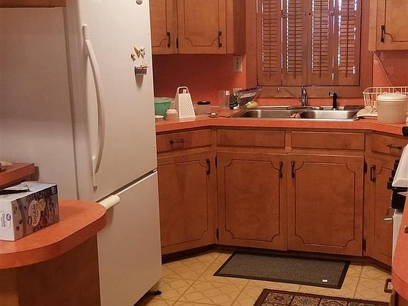 4th image of 198 Rosewood St