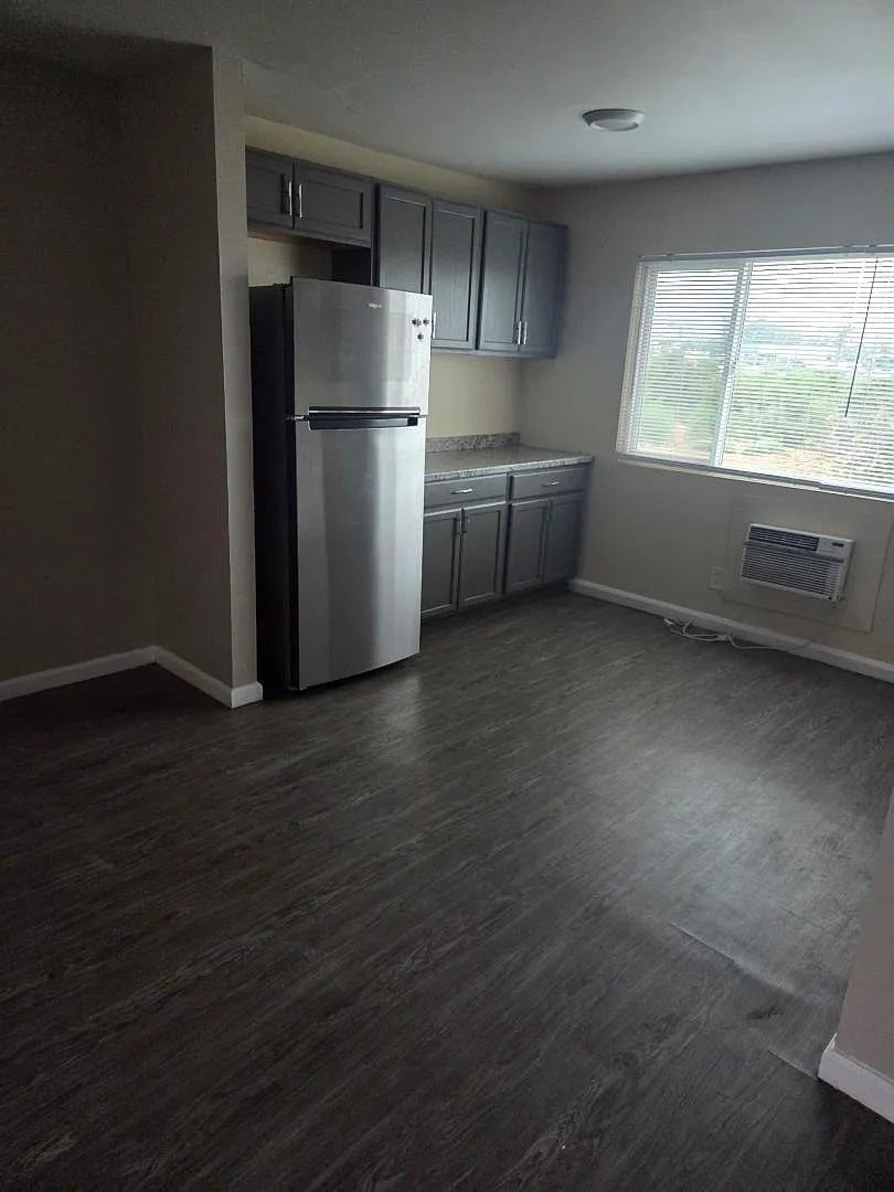 2677 Rosedale Ave — Photo 2