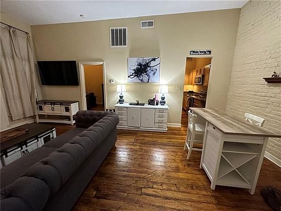 4th image of 333 Julia St APT 427
