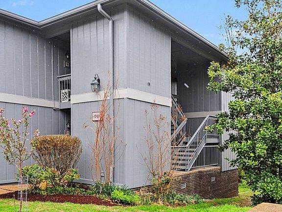 3rd image of 21 Vaughns Gap Rd APT 20