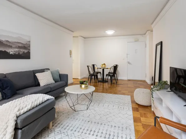 230 West 55th Street image 2 of 11