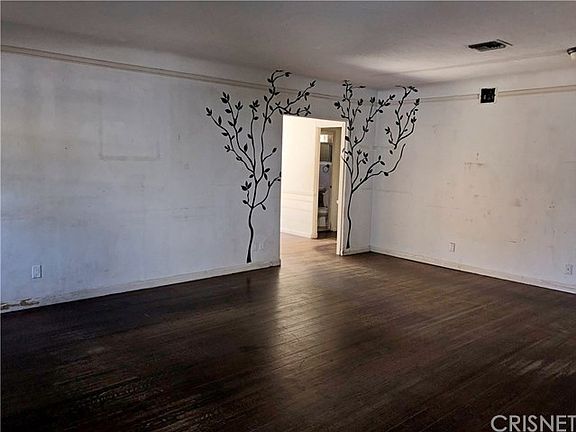 3rd image of 5544 Fallbrook Ave