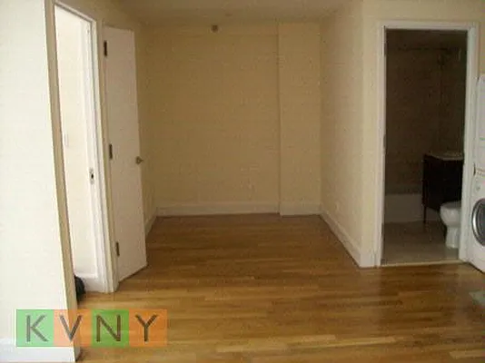 Rented by KVNY Soho | media 33