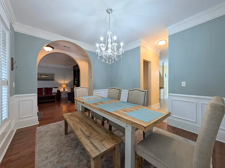 1920 Oak Tree Ln — Photo 15