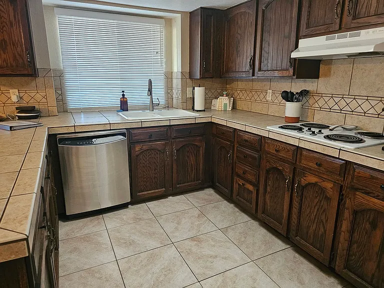 610 Manzanita Dr — Photo 14
