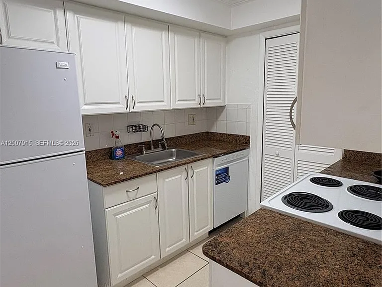 17600 NW 68th Ave #B2004 — Photo 13