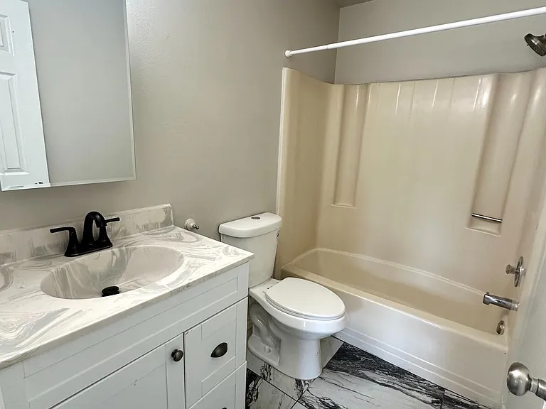 201 Lucas Ln — Photo 13