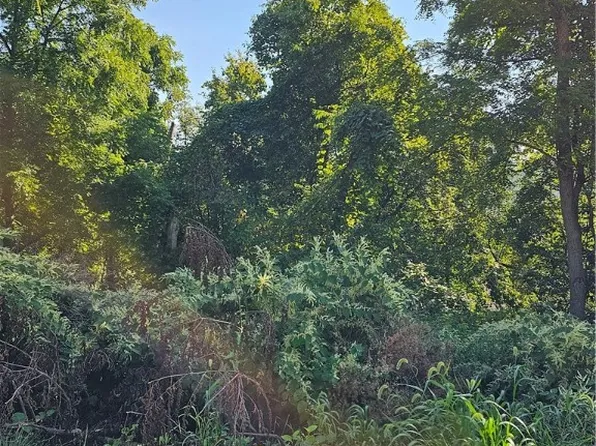 Zimmerman St, Jeannette, PA 15644