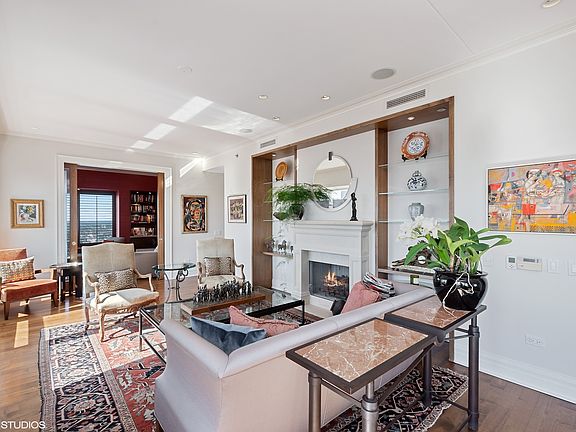 4th image of 800 N Michigan Ave APT 4702