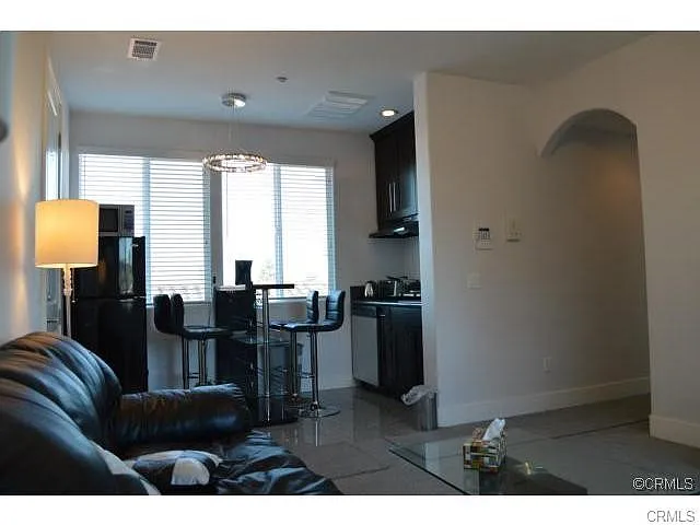 Building Photo - 408 Avenida Santa Barbara #B3