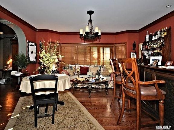 4th image of 9 Arbor Ln