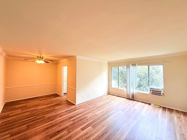 356 N Hayworth Ave — Photo 1