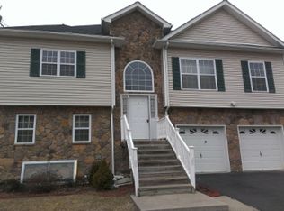 6 Gabby Ln, Middletown, NY 10940
