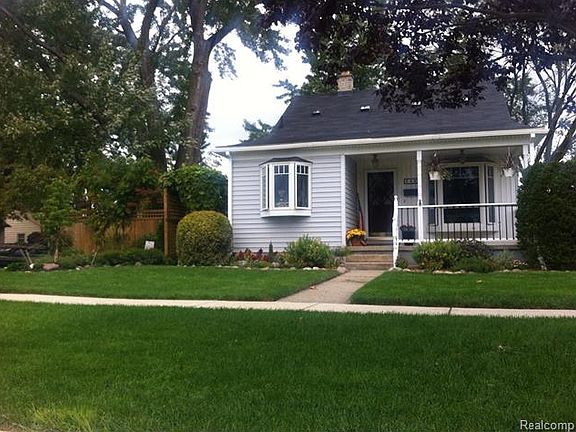 3rd image of 548 Park Dr