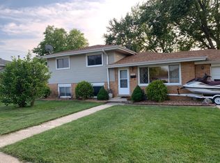 10516 Sycamore Dr, Chicago Ridge, IL 60415
