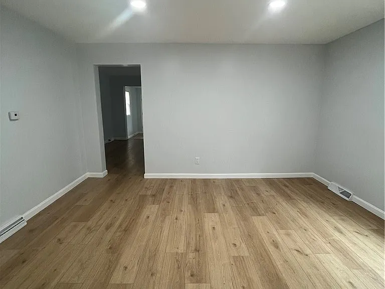 1252 Jefferson St — Photo 3