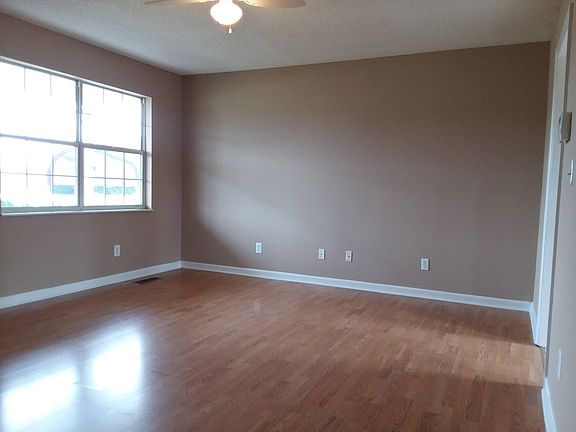 2nd image of 530 Meadow View Ln
