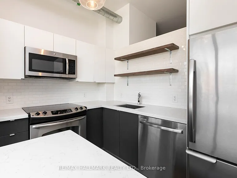 549 King St E #306 — Photo 11
