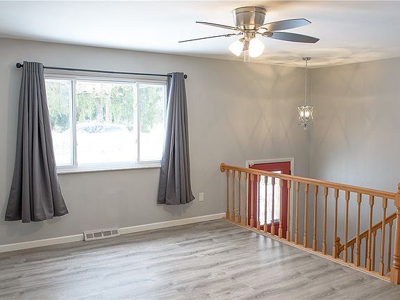 3rd image of 577 Joan St