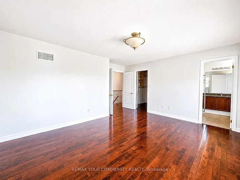 69 Gail Parks Cres — Photo 8