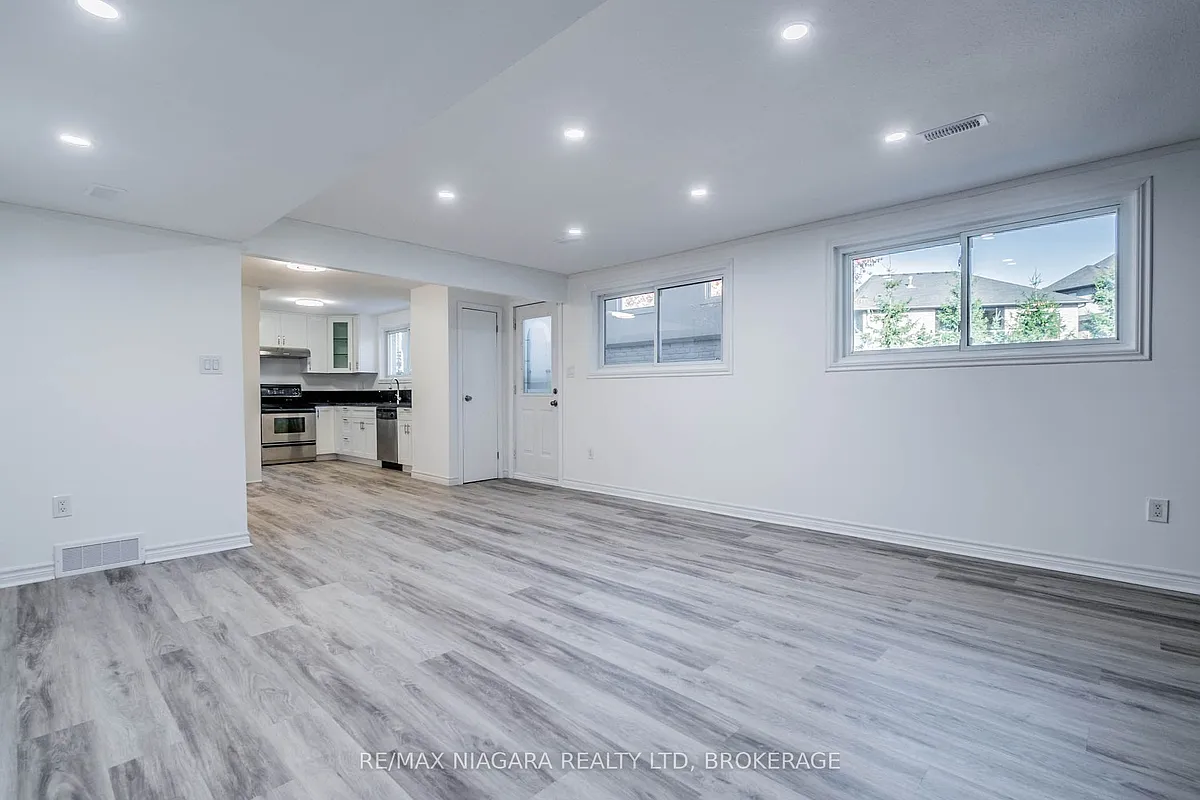 Building Photo - 22 Chantler Rd #LOWER