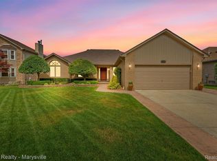 53731 Heritage Ln, New Baltimore, MI