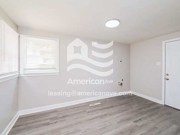 1975663_005_living_room_12852379.jpg