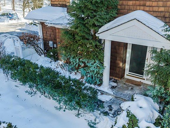 5th image of 6 Riverpointe Road