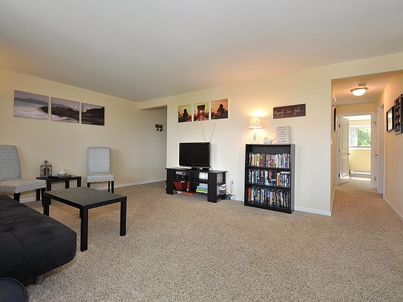 2nd image of 1006 N Yakima Ave Unit 4