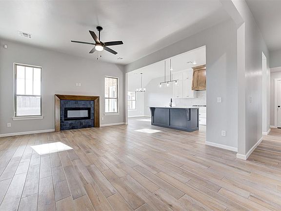 4th image of 3121 Langley Dr
