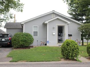 920 Deal St, Highland, IL 62249