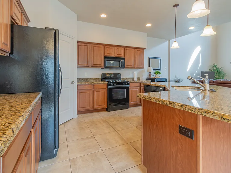 381 N Windsor Dr — Photo 10