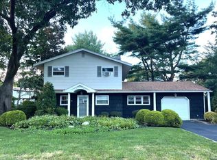 33 Gristmill Dr, Kings Park, NY 11754