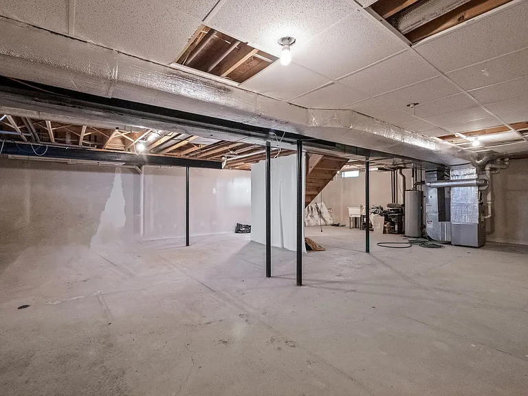 1254 Hartland St — Photo 45