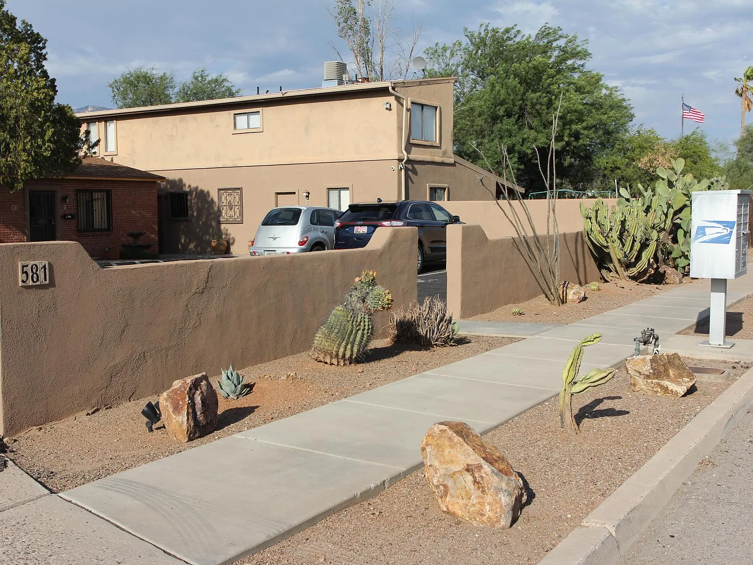 581 E Calle Arizona — Photo 1