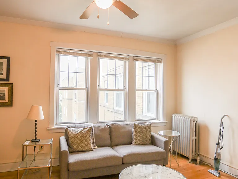2463 W Gunnison St #3 — Photo 4