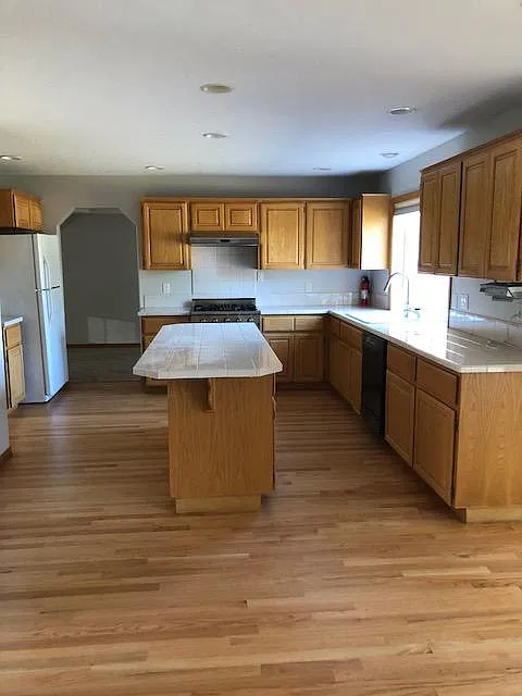 4 bed, 2.5 bath, 2500 sqft, $2,695 — Photo 3
