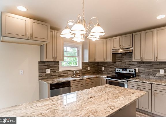 5th image of 66 Chambord Dr