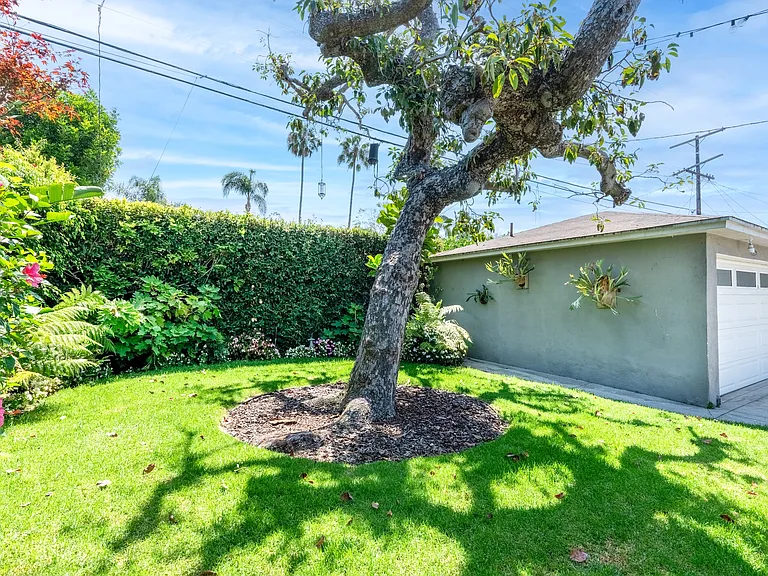 1216 Greenacre Ave — Photo 33