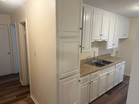 3rd image of 397 NW Newton Dr