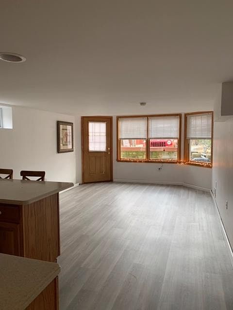 1st image of 8 Milsom Dr