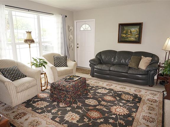 3rd image of 21370 Gladis Ave