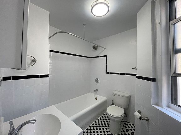 3rd image of 309 W 57th St APT 1504