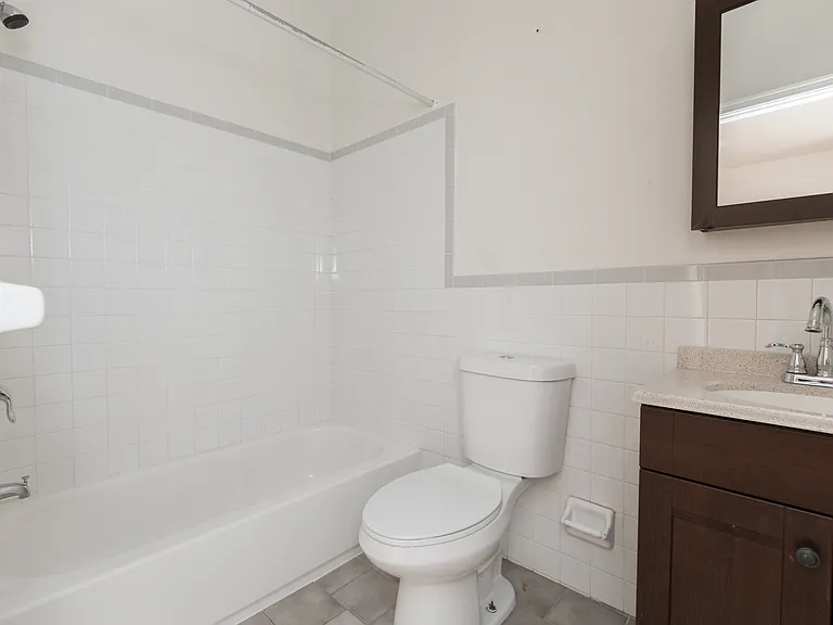 Chandler Apartments — Photo 6