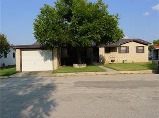 1308 N Mary St, Comanche, TX 76442