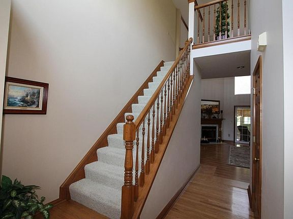 4th image of 8906 Latham Ct