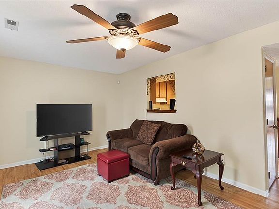 5th image of 4 Covenant Ct